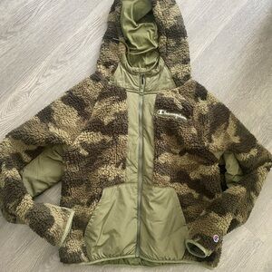 Camo Champion Sherpa Zip Up - Size Medium